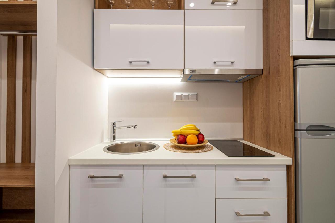 Anastasia's Apartment Polychrono